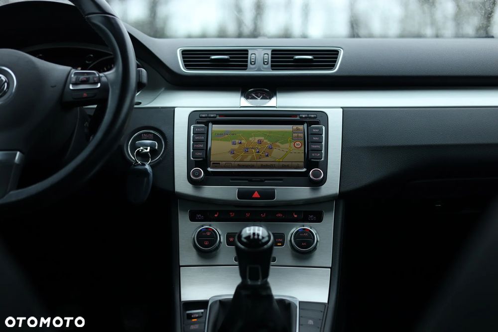 Volkswagen Passat - 15