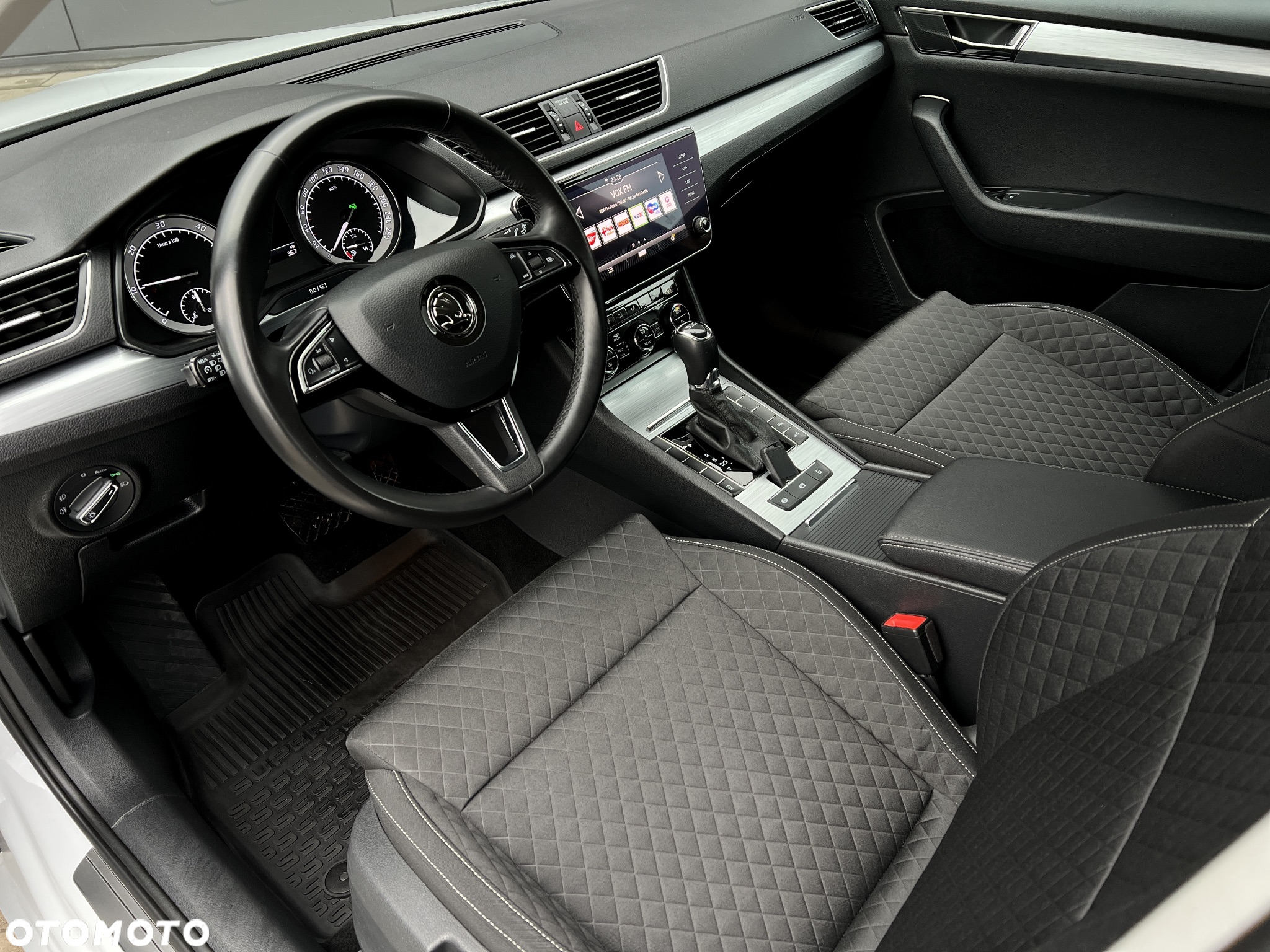 Skoda Superb 2.0 TDI Ambition DSG - 20