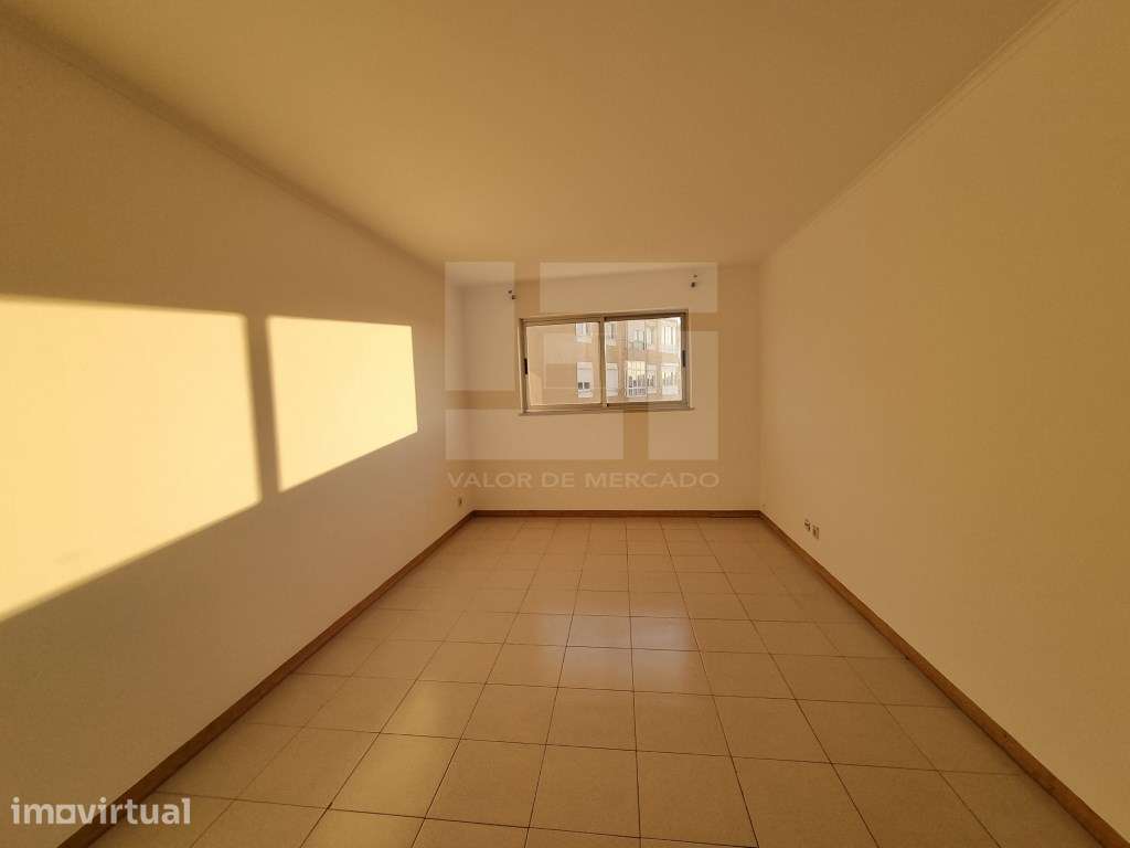 APARTAMENTO T2 - MINA DE ÁGUA - Grande imagem: 2/27