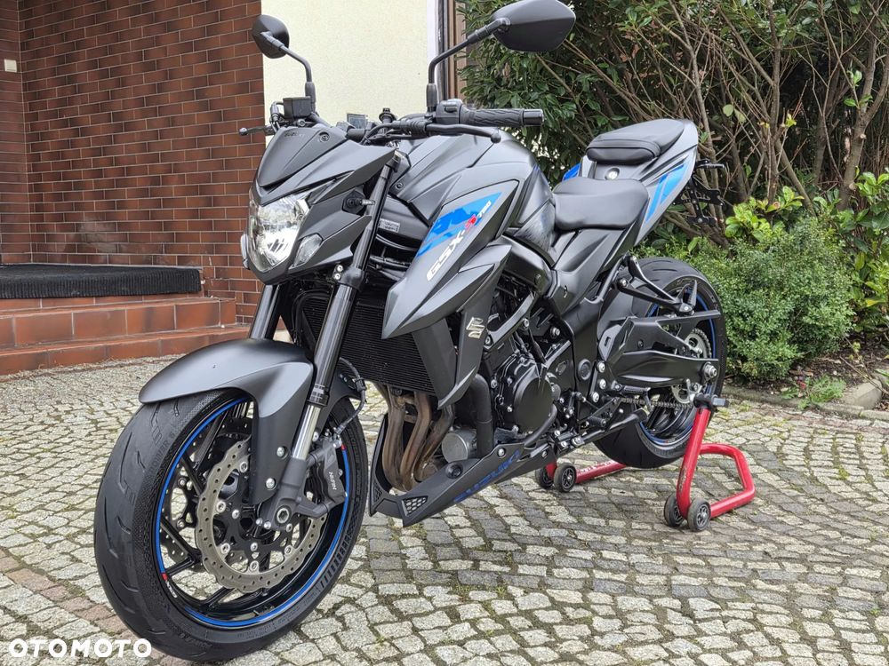 Suzuki GSX - 1