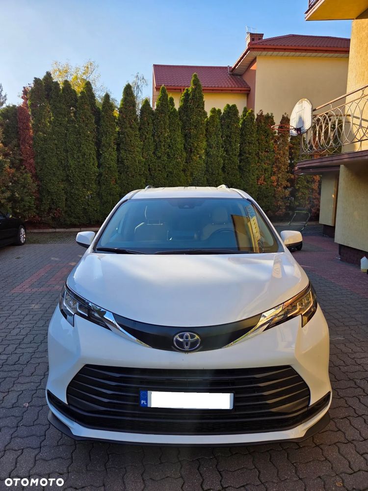 Toyota Sienna - 3