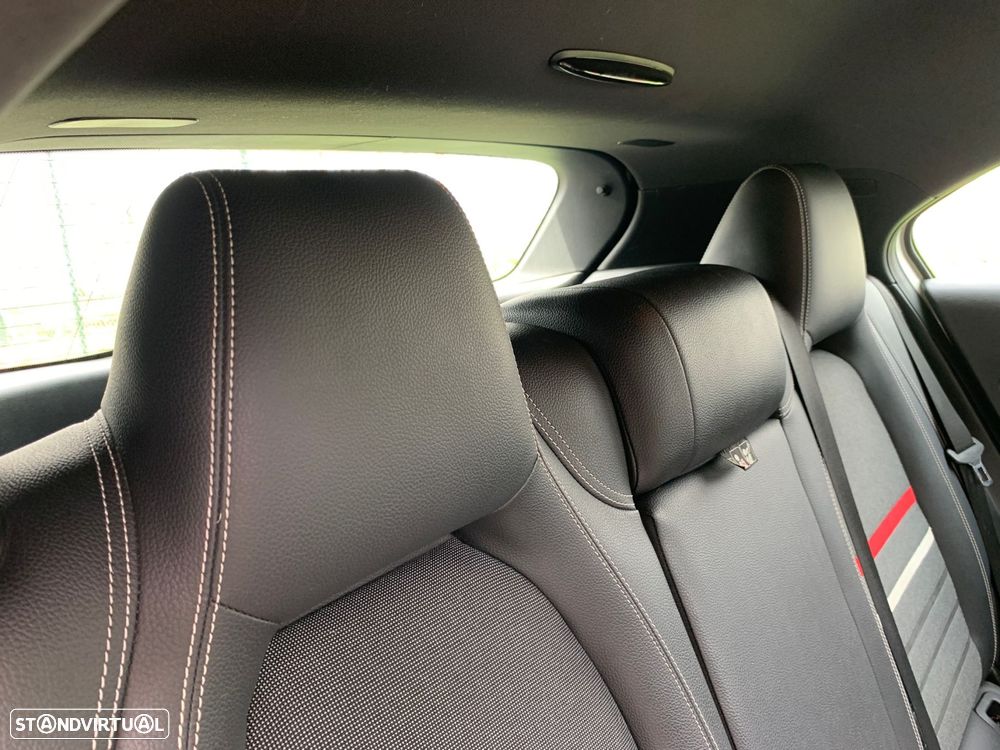 Mercedes-Benz A 180 d AMG Line - 13