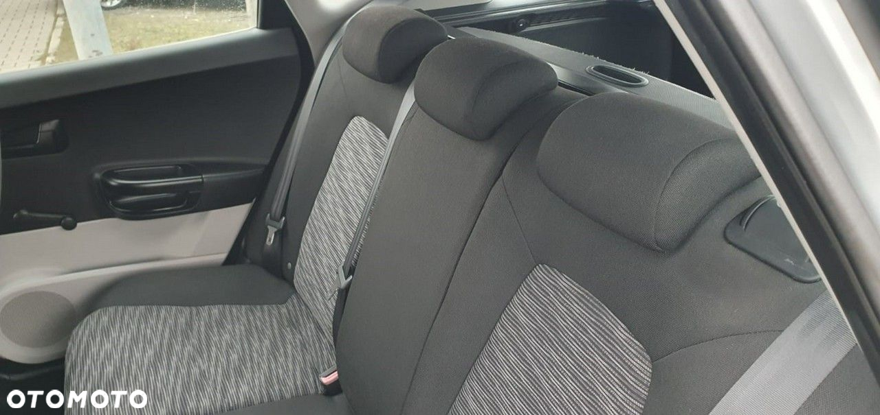 Kia Ceed - 13