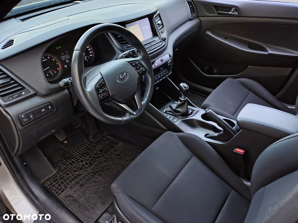 Hyundai Tucson 1.6 GDI BlueDrive GO 2WD - 12