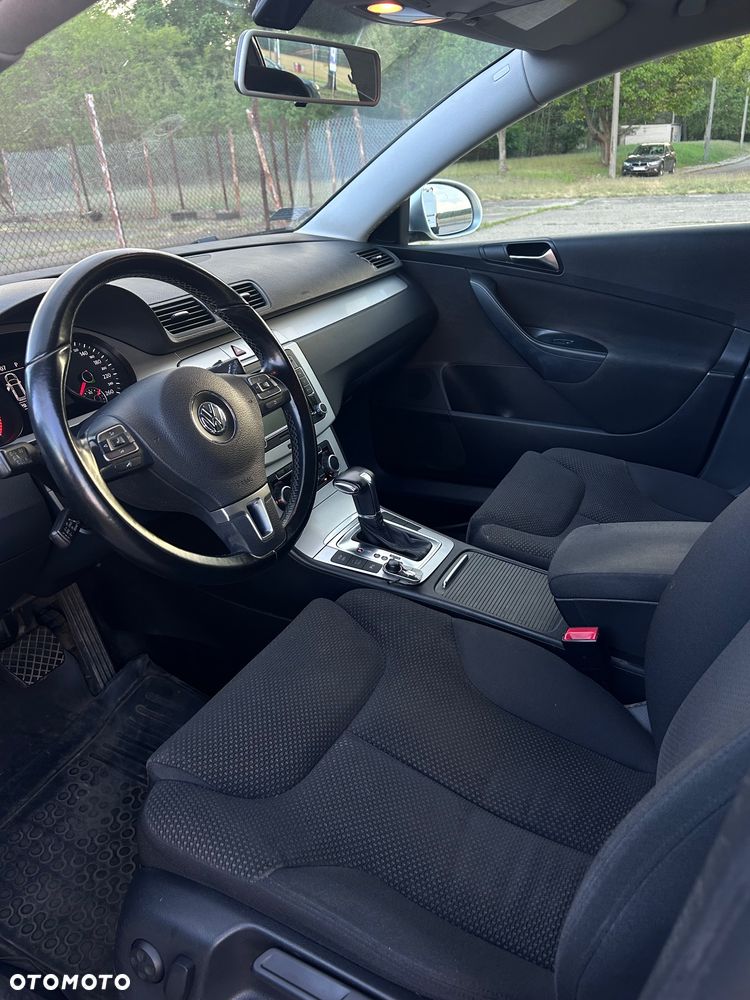 Volkswagen Passat 2.0 TDI Comfortline DSG - 9
