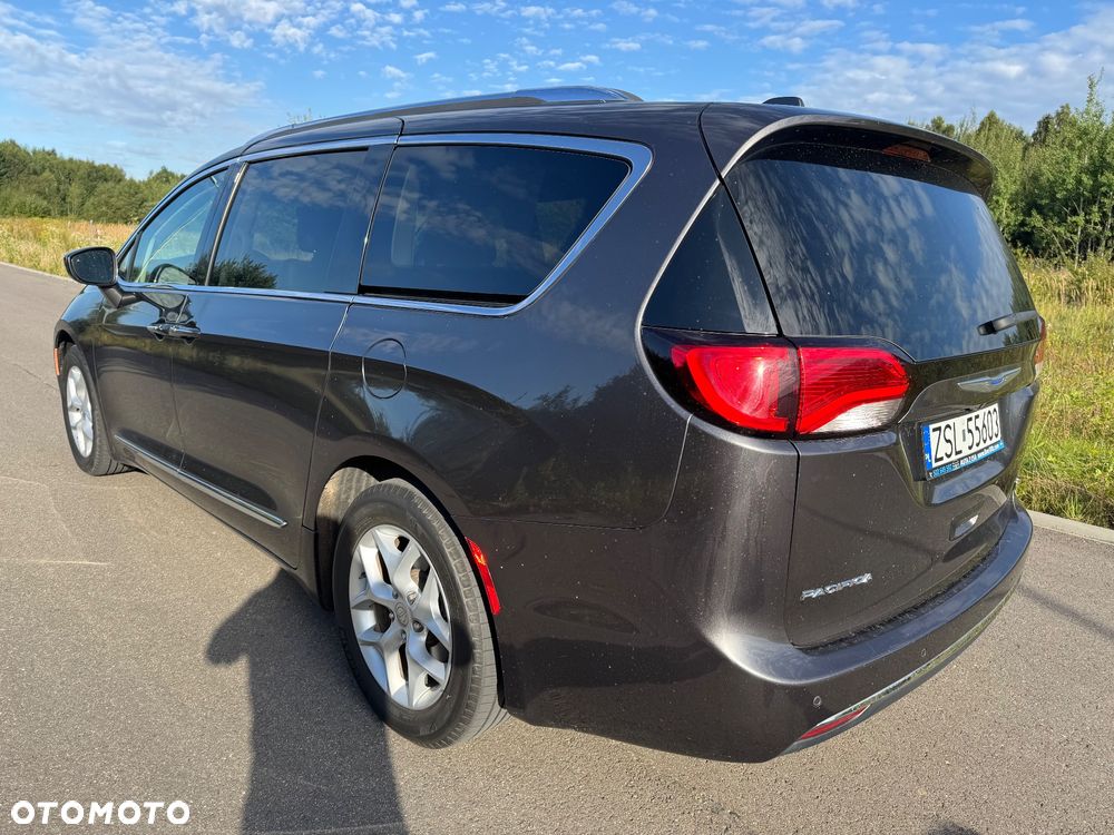 Chrysler Pacifica - 19