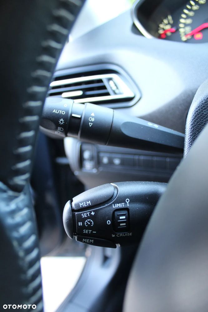 Peugeot 308 1.6 e-HDi Active S&S - 18