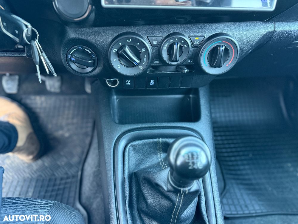 Toyota Hilux 4x4 Double Cab M/T Comfort - 22