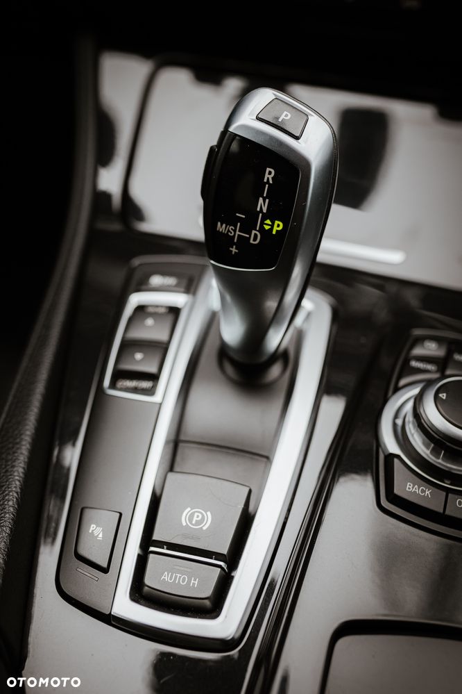 BMW Seria 5 520d xDrive - 13