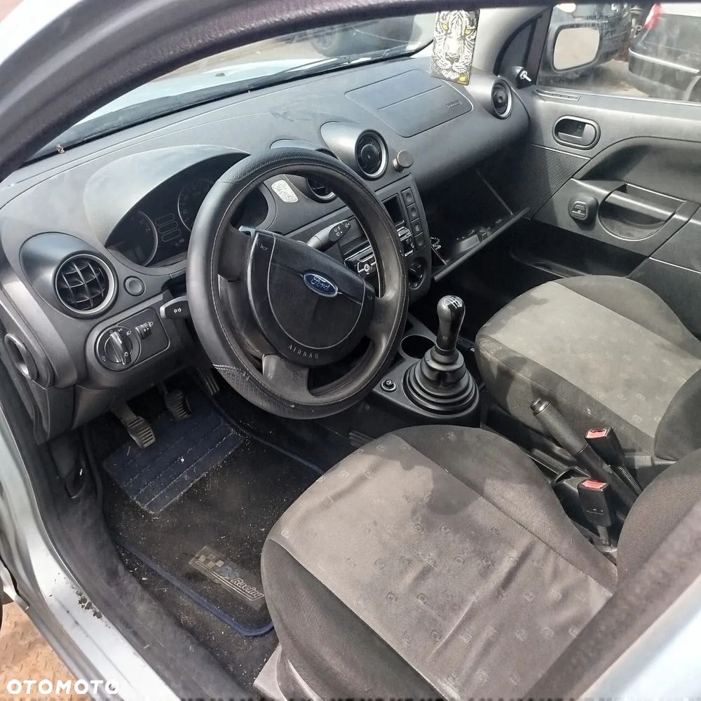 Ford Fiesta MK6  na części . - 4