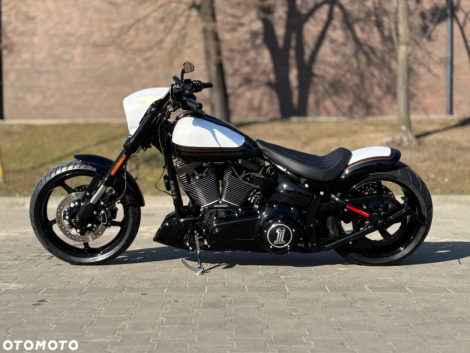 Harley-Davidson Softail Breakout - 16
