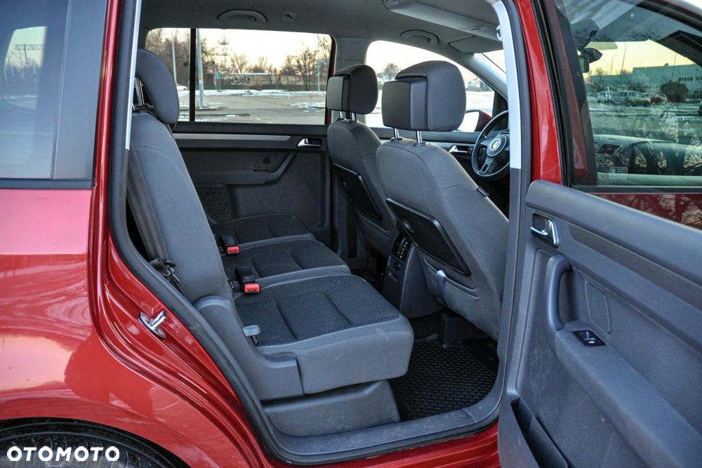 Volkswagen Touran - 12