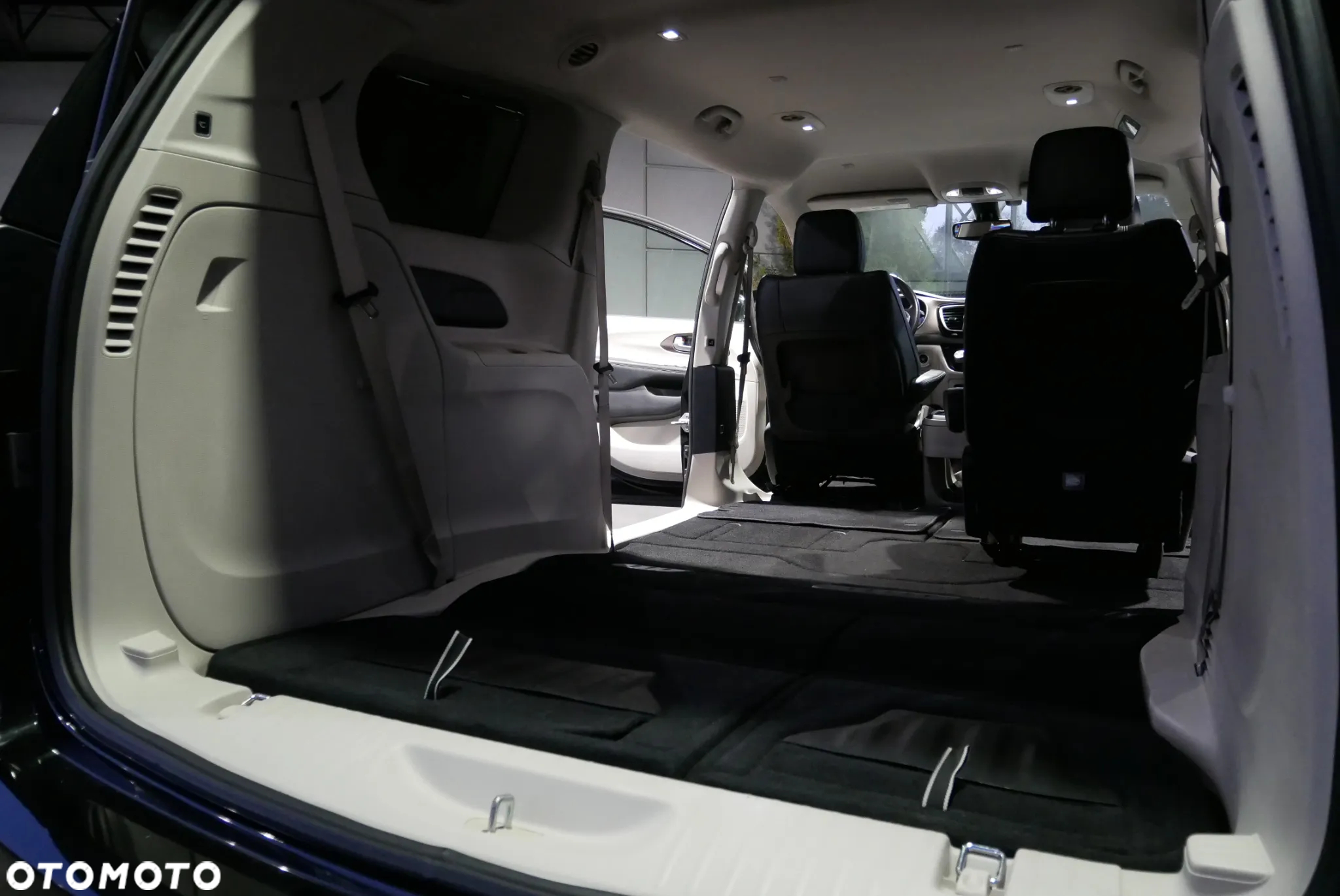 Chrysler Pacifica - 31