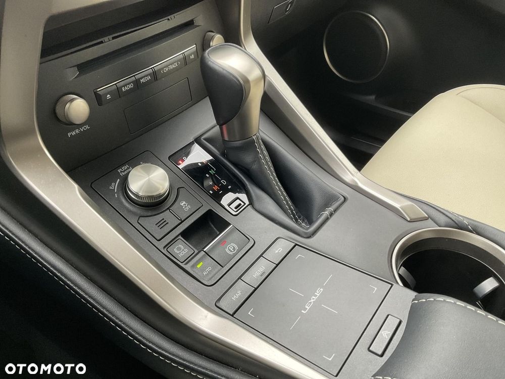 Lexus NX 300 F Impression AWD - 28