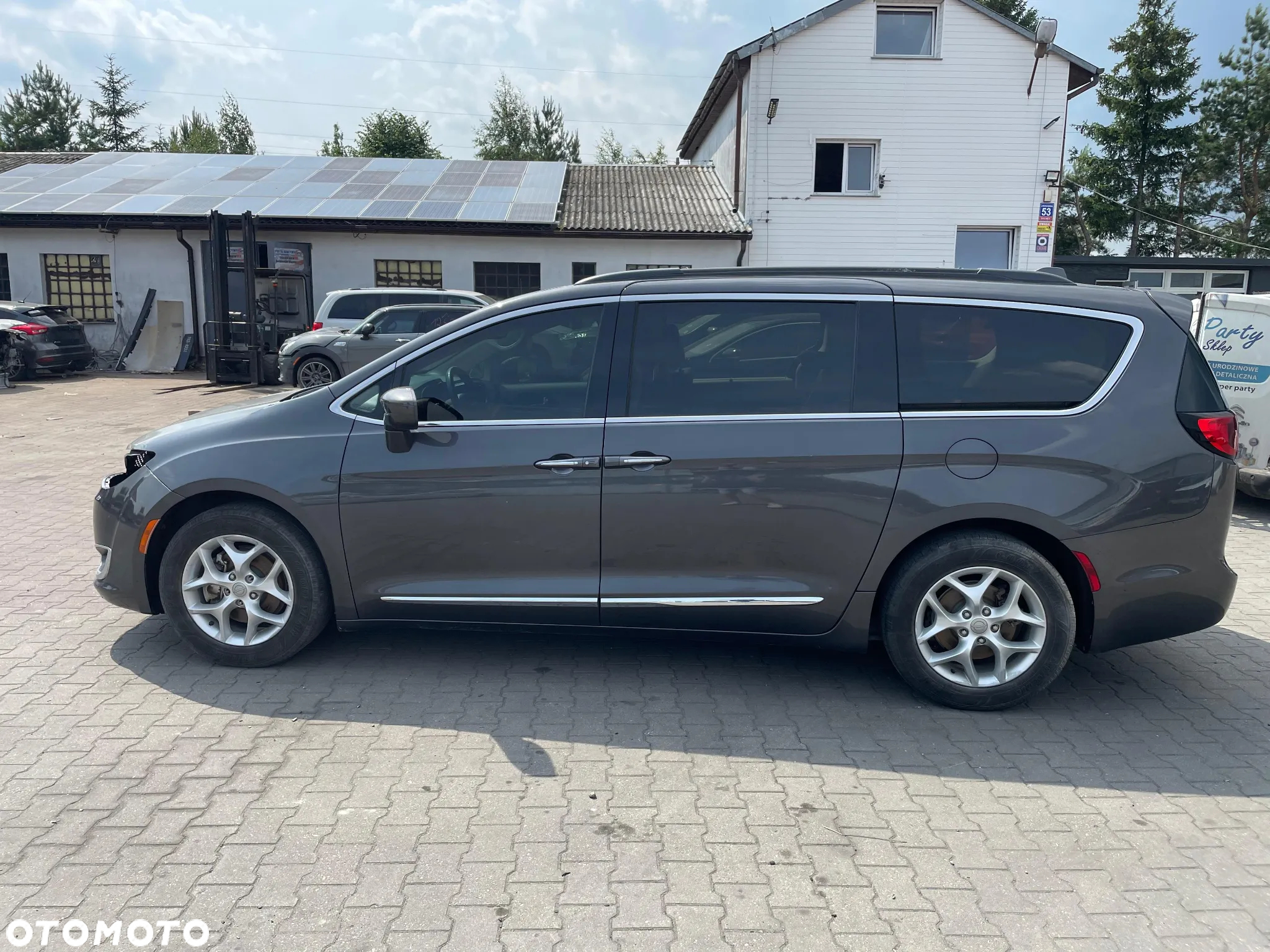 Chrysler Pacifica - 6