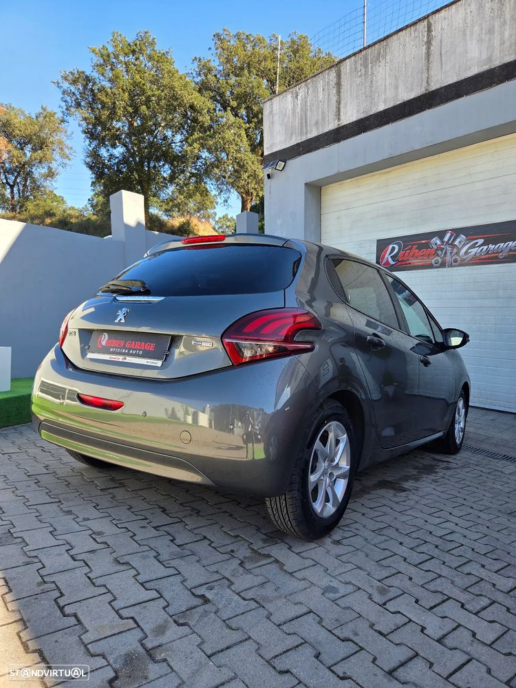 Peugeot 208 - 4