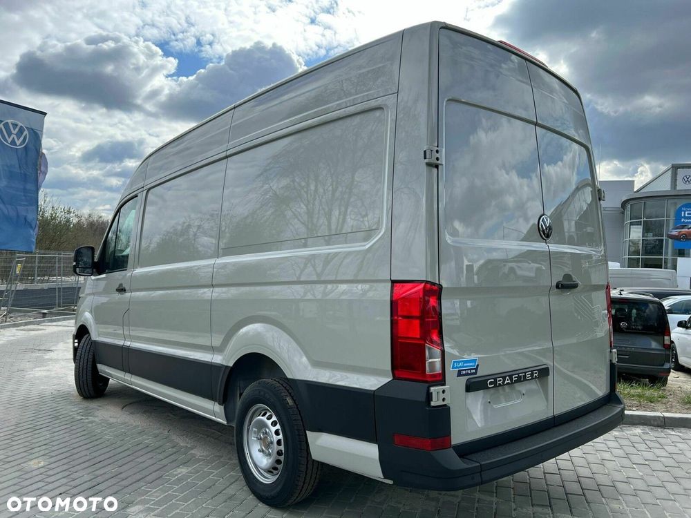 Volkswagen Crafter 35 Furgon z wysokim dachem silnik: 2,0 l EU6 SCR 140 KM / skrzynia biegów: automatyczna 8-biegowa rozstaw osi: 3640 mm - 3