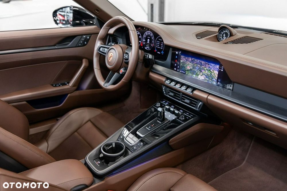 Porsche 911 Targa 4 GTS PDK - 35