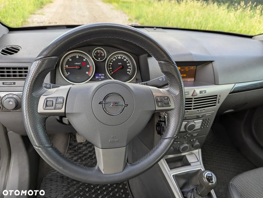 Opel Astra 1.9 CDTI Cosmo - 9