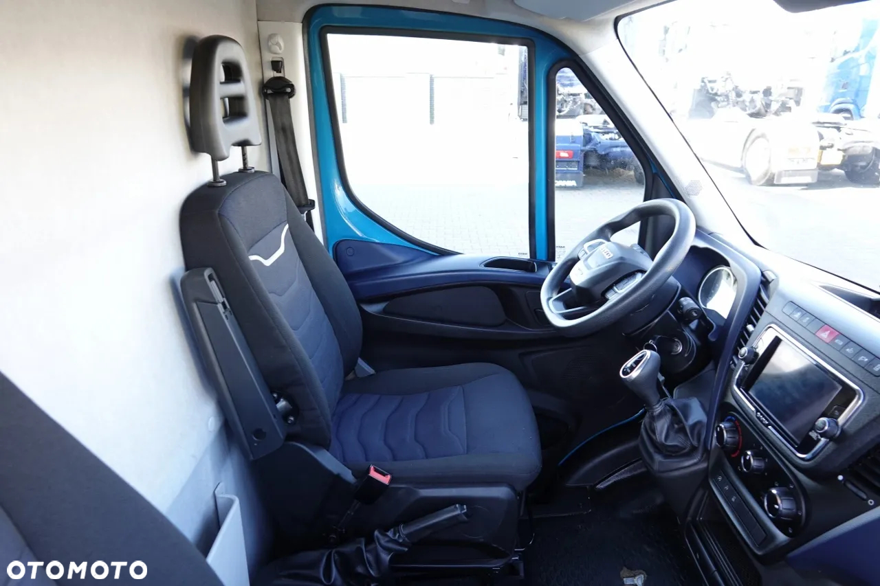 Iveco DAILY 2,3 D / BLASZAK / 2021 ROK / SPROWADZONY / PO KONTRAKCIE SERWISOWYM - 28