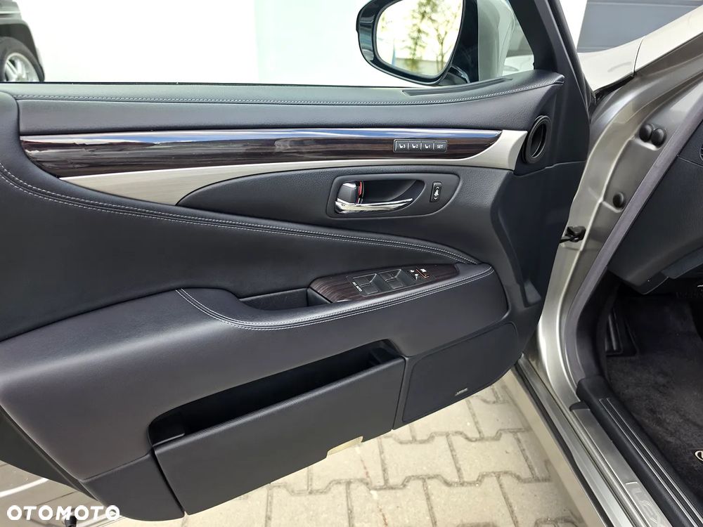 Lexus LS 460 AWD - 15