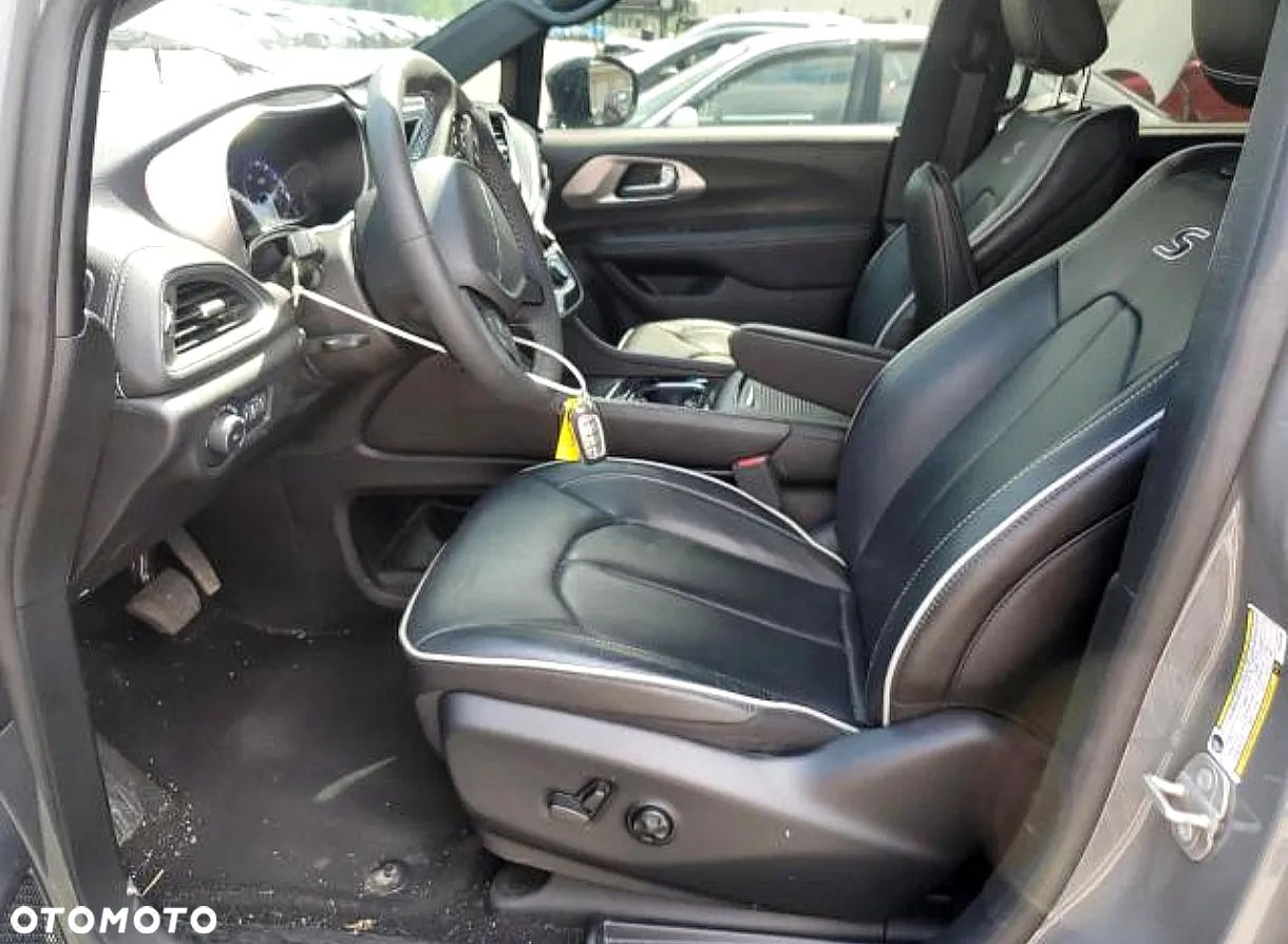 Chrysler Pacifica - 7