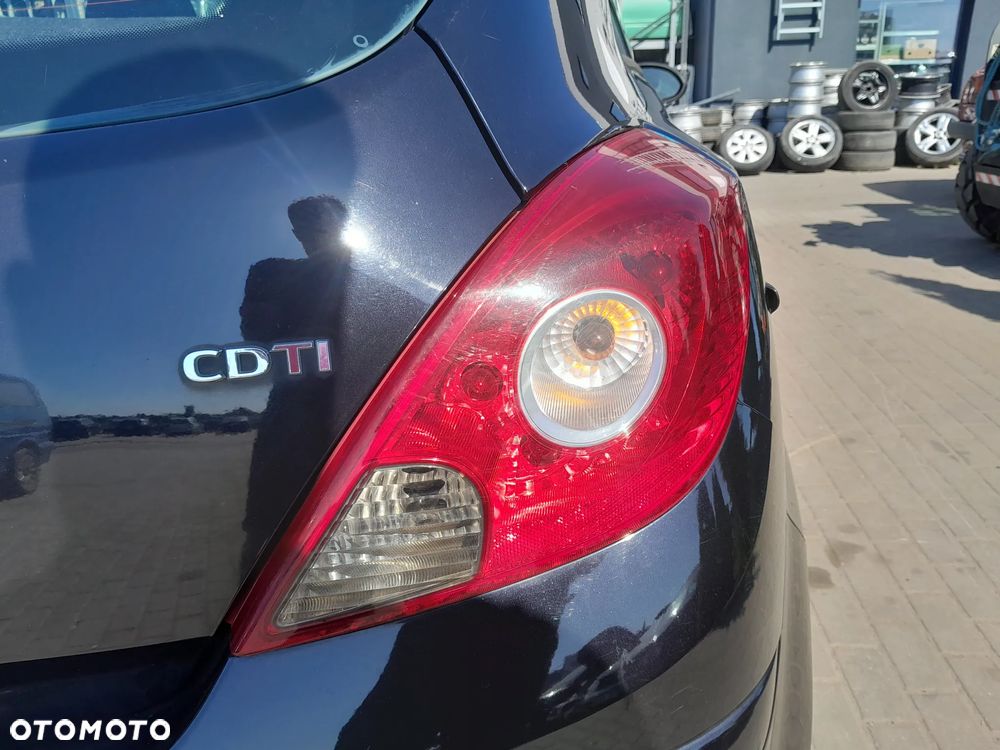 OPEL CORSA D LAMPA TYLNA PRAWA W BŁOTNIK 3D - 1