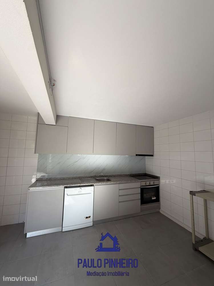 MORADIA T3 REMODELADA COM TERRAÇO E GARAGEM | CABECEIRAS DE BASTO - Grande imagem: 3/36