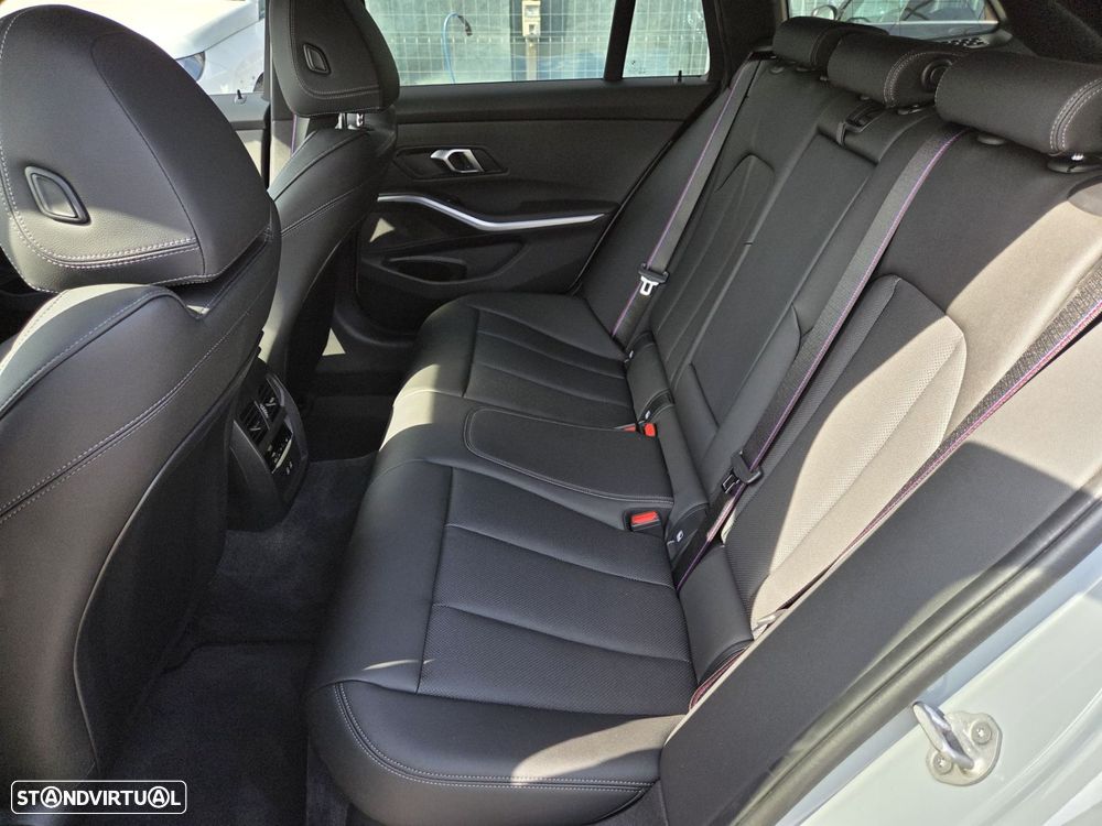 BMW 330 e Pack Desportivo M Pro Auto - 9