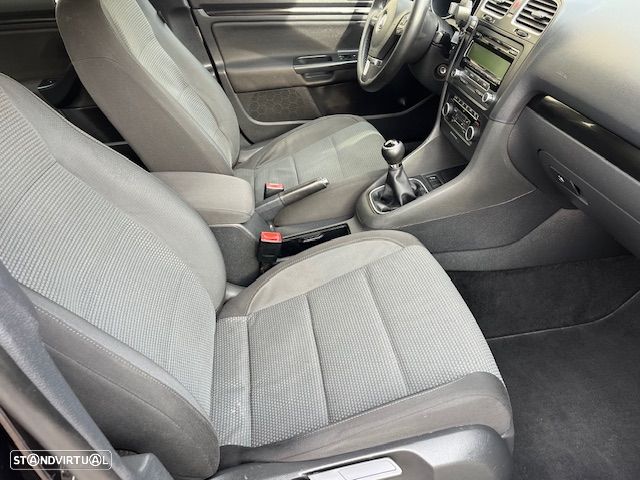 VW Golf Variant 1.6 TDi Confortline - 19