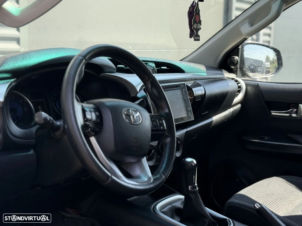 Toyota Hilux 2.4 D-4D 4WD CD Premium Edition - 17