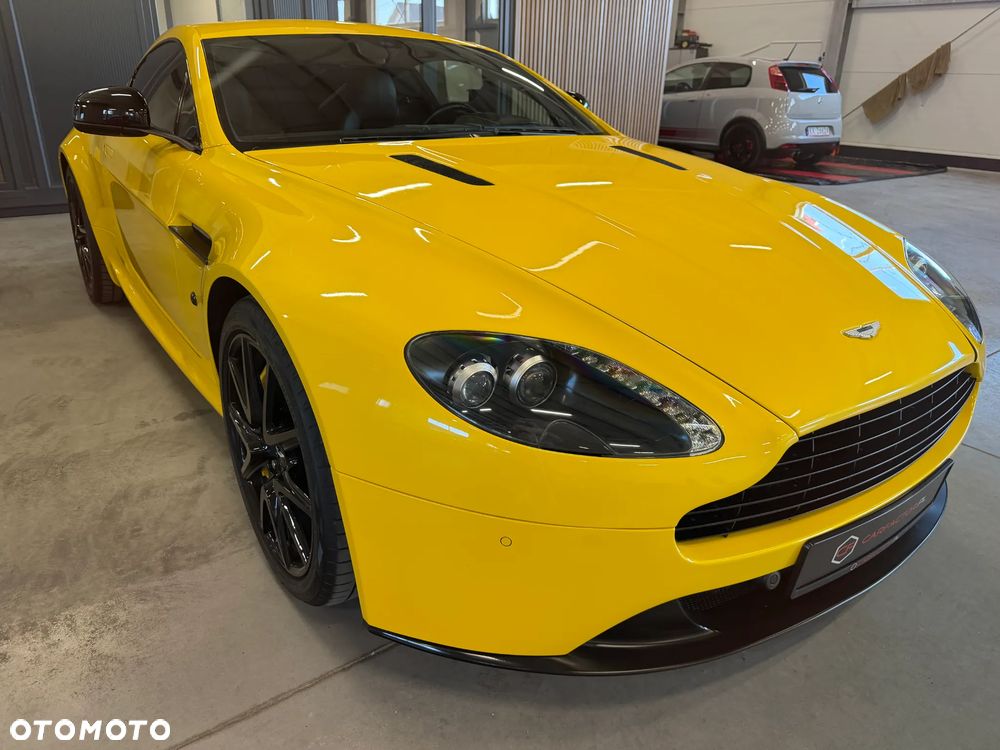 Aston Martin V8 Vantage - 15
