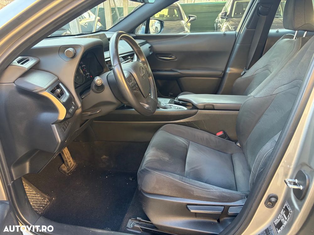 Lexus UX 250h Business Edition - 17