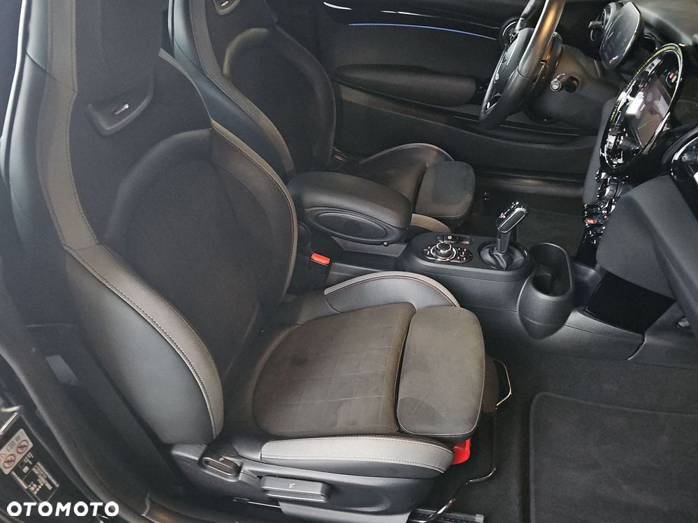 MINI John Cooper Works - 13