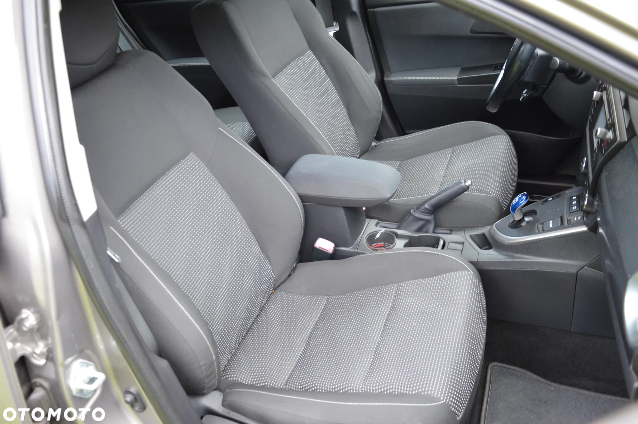 Toyota Auris 1.8 HSD Prestige NAVI - 28