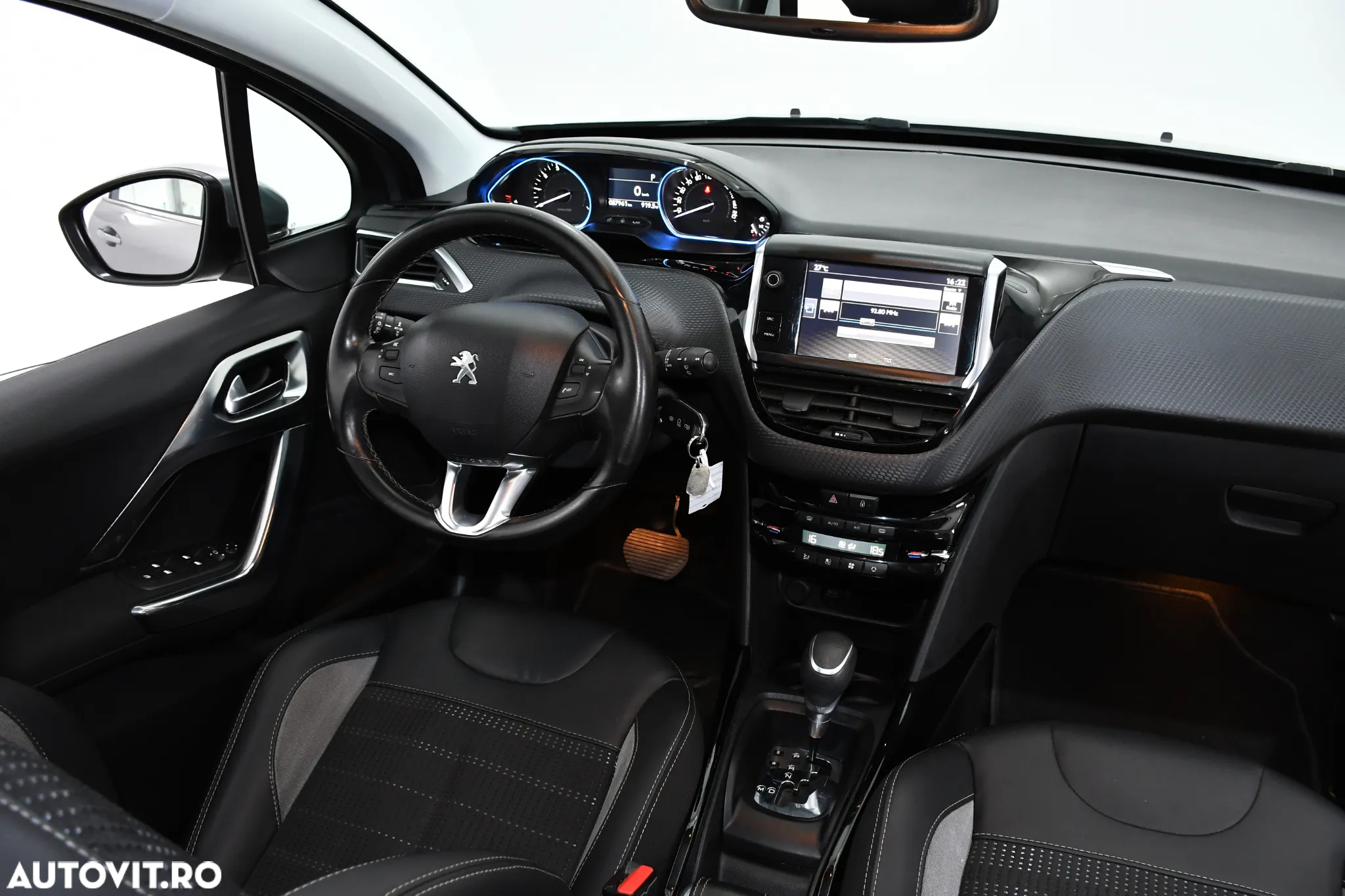 Peugeot 2008 1.2 PureTech Turbo EAT6 S&S Allure - 4