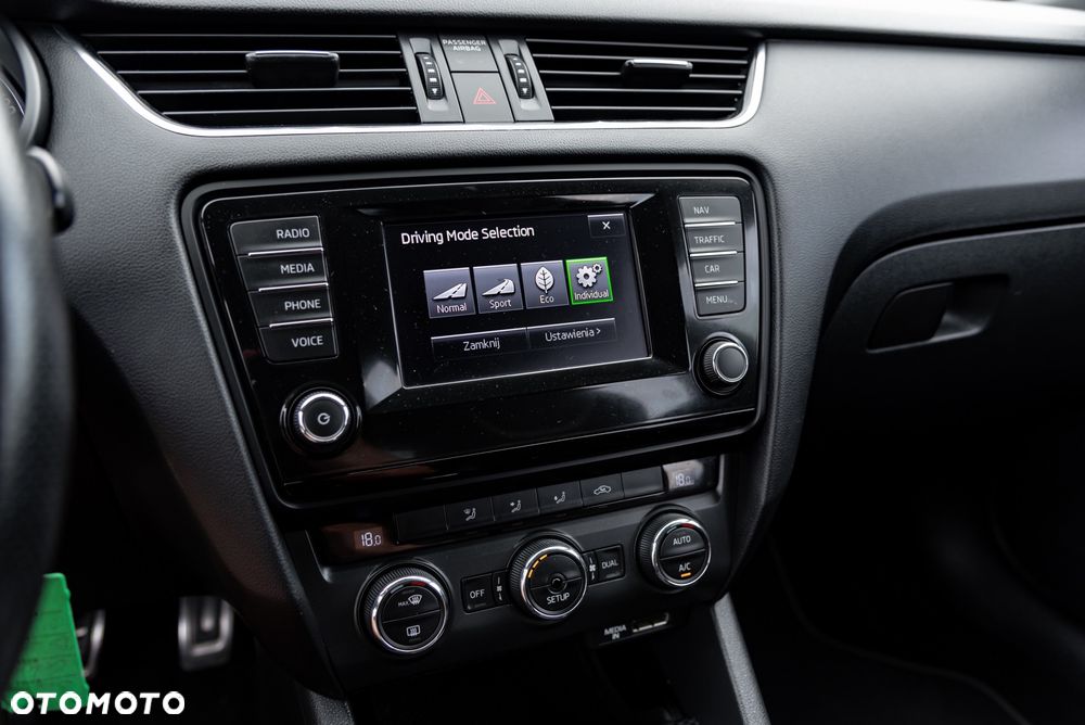 Skoda Octavia 2.0 TDI DSG RS - 37