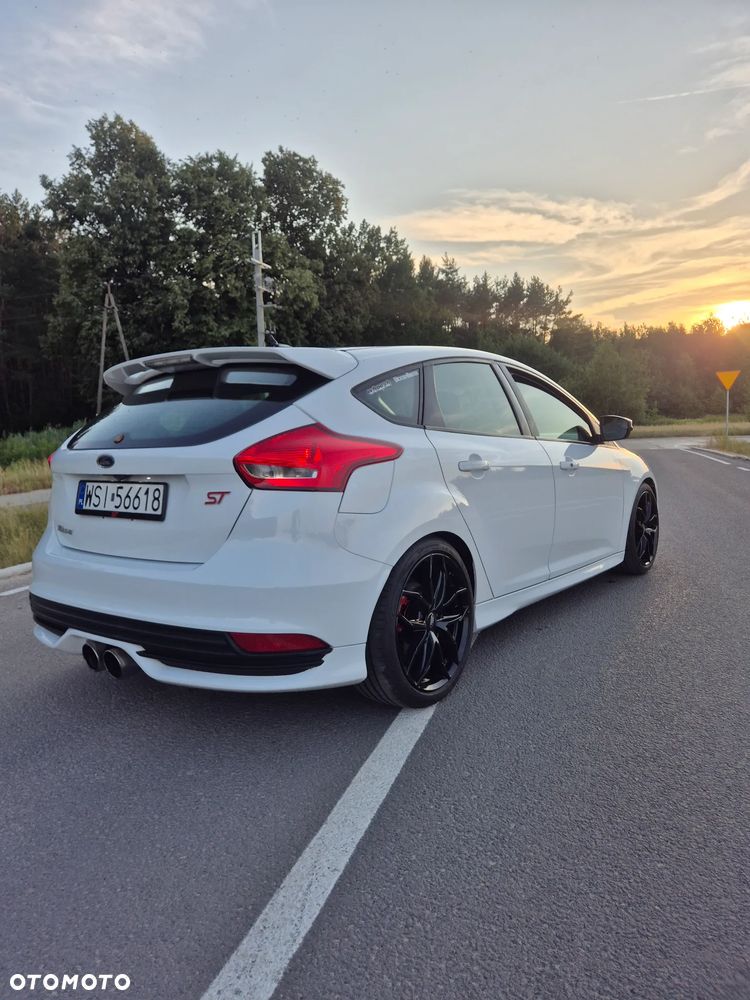 Ford Focus 2.0 EcoBoost ST - 12
