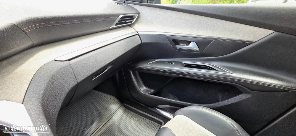 Peugeot 3008 1.6 Hybrid GT Pack e-EAT8 - 40
