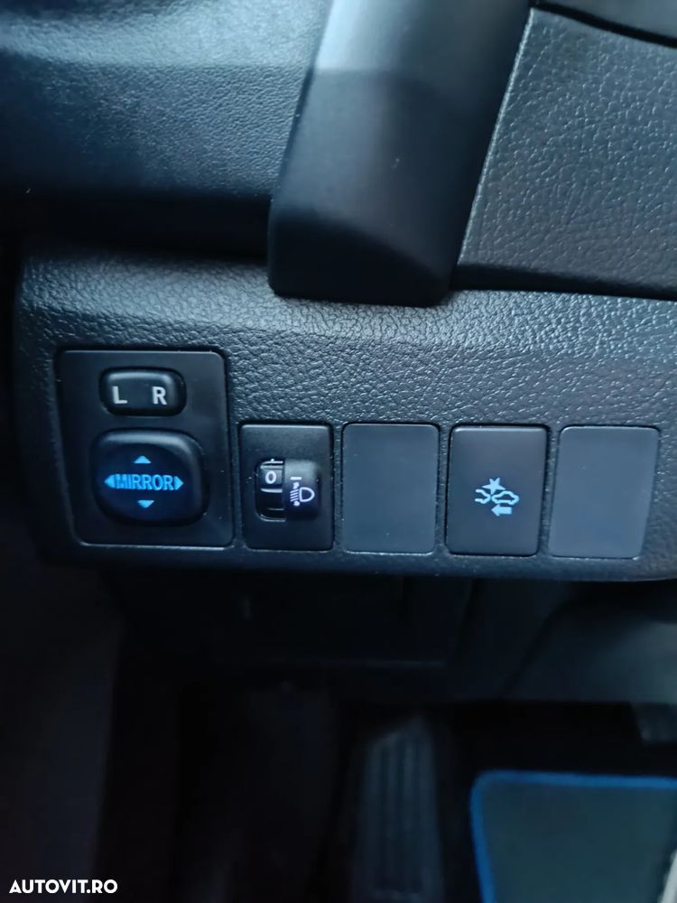 Toyota Auris 1.8 L VVT-i Hybrid Sol + - 11