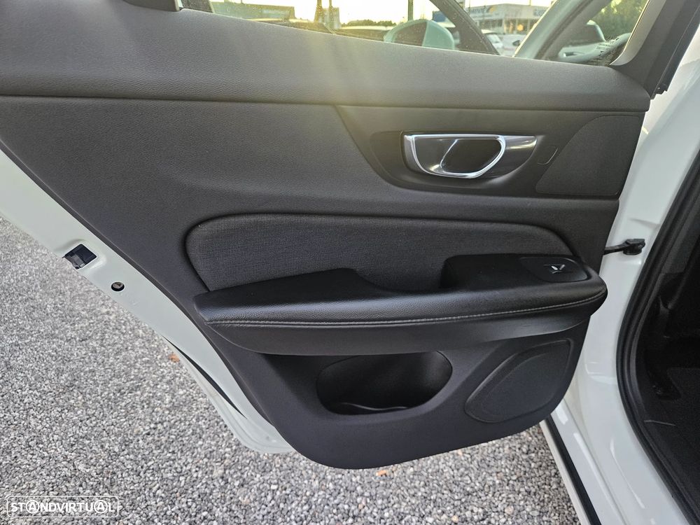 Volvo V60 2.0 D3 Momentum - 25