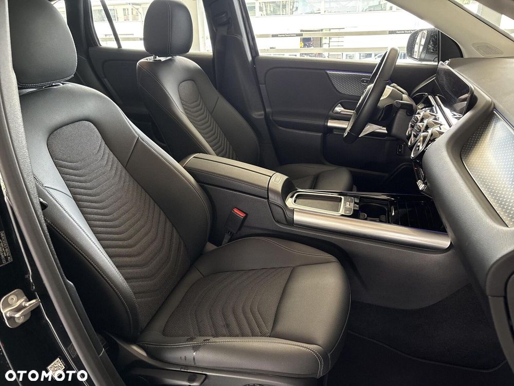 Mercedes-Benz GLA - 16