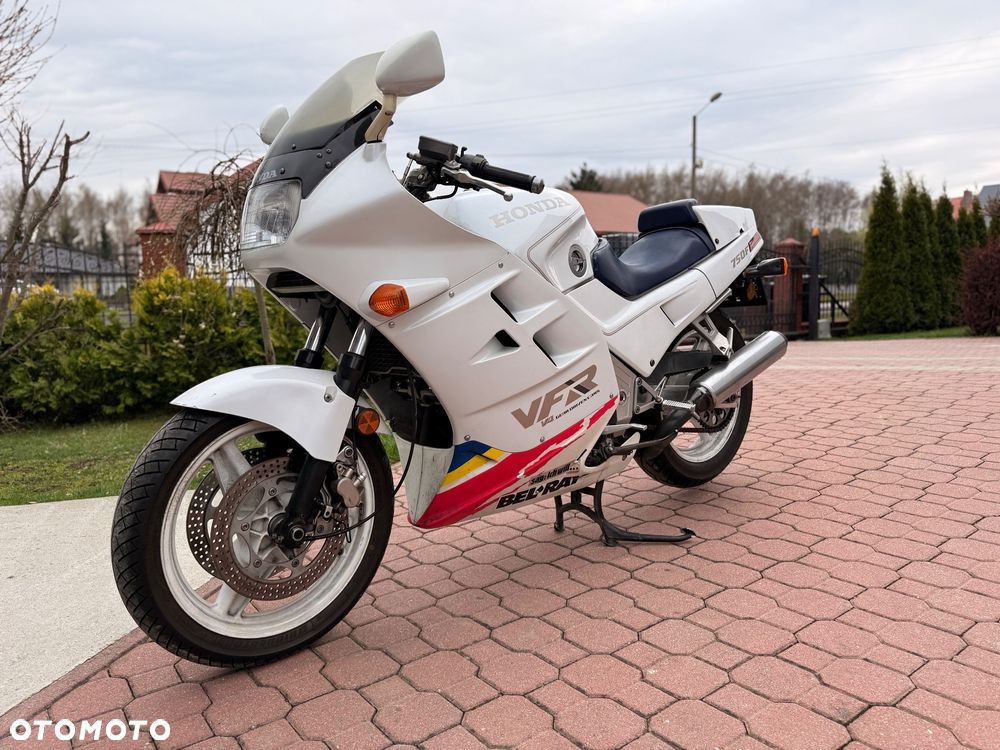 Honda VFR - 2