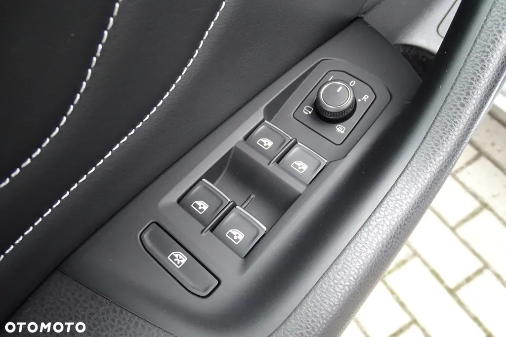 Volkswagen Passat Variant 2.0 TDI SCR DSG 4Motion Elegance - 22