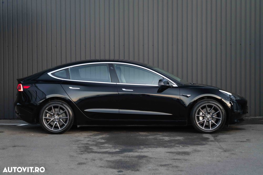 Tesla Model 3 - 4