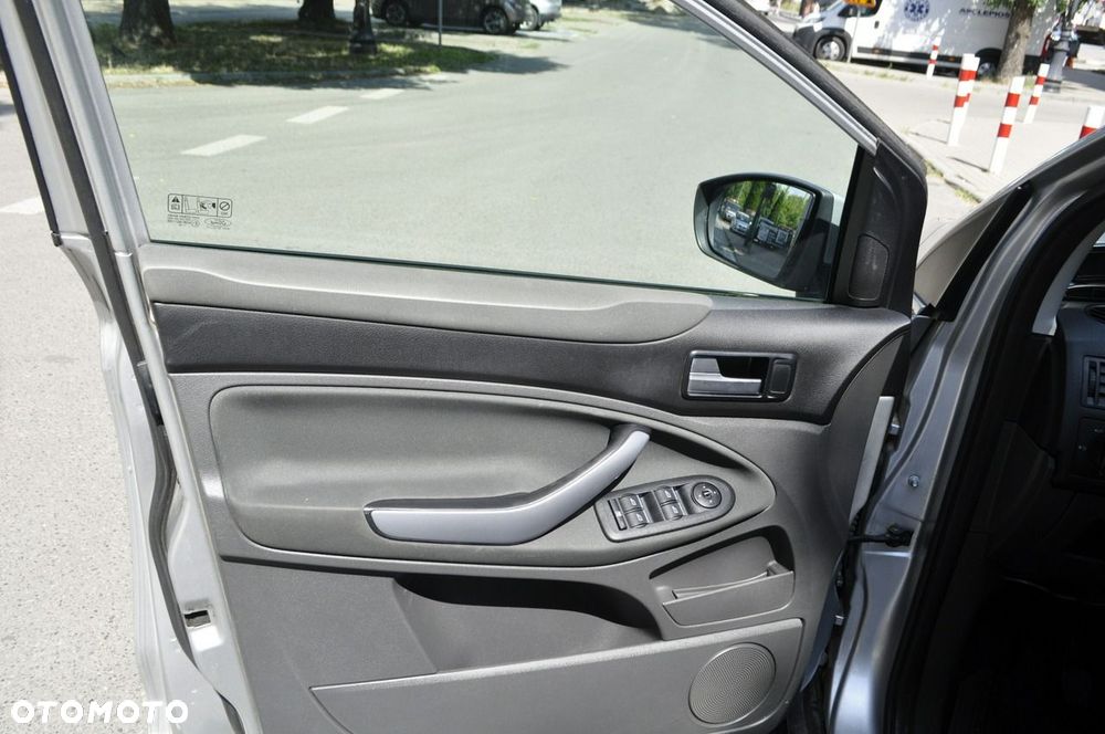 Ford Kuga - 11