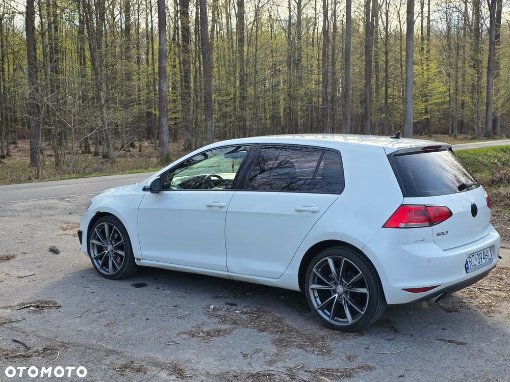 Volkswagen Golf 1.6 TDI DPF BlueMotion - 4