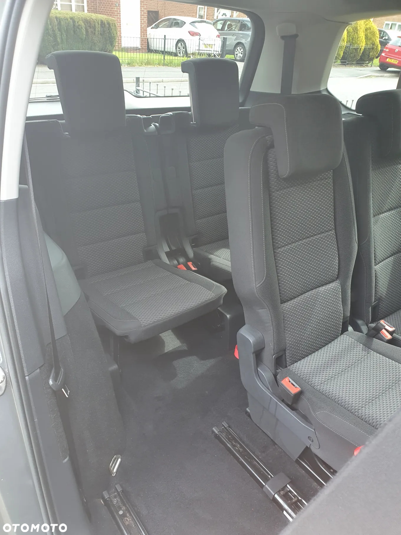 Volkswagen Touran - 13