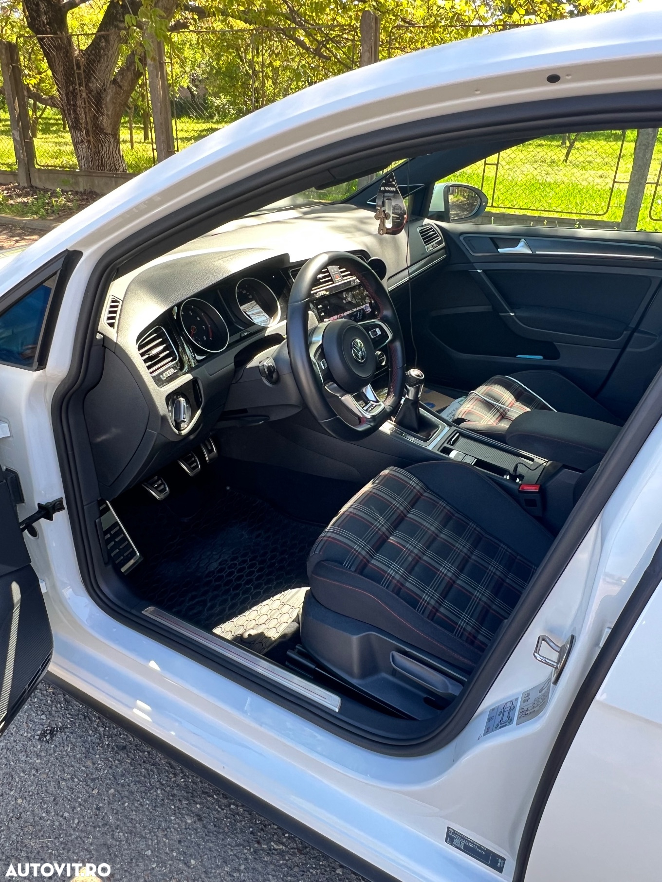 Volkswagen Golf 2.0 TSI GTI - 5