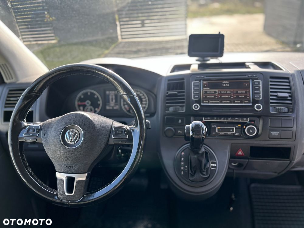 Volkswagen Caravelle 2011 photo 2